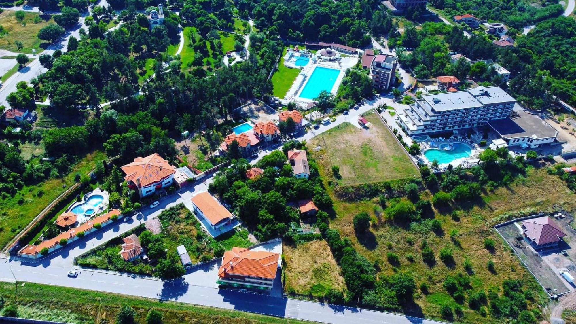 D Villa ミネラルニ・バニ エクステリア 写真